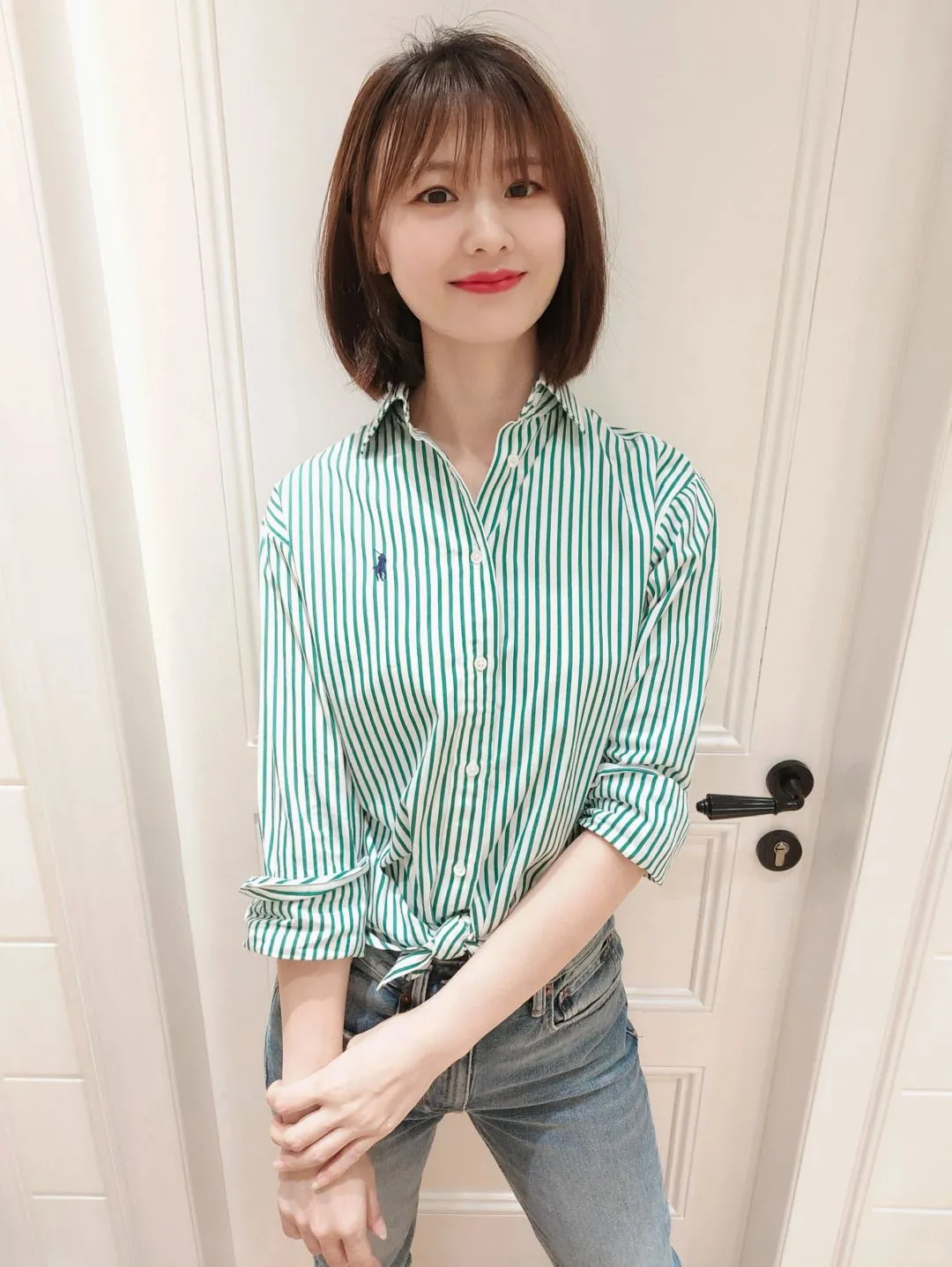 P260 💰 "Top quality" Style number: 8082# [Ralph Lauren classic basic new old money style striped shirt long sleeves] ✅Ralph Lauren Ralph Lauren colorful style old money style cotton poplin striped casual shirt long sleeves ✅Top ceiling quality ZP original development You can compare with the real thing at will ✅100% restored workmanship The entire garment is covered with seams and clean edges Curved triangular bifurcation ✅100% cotton poplin cotton Smooth to the touch Pre-car wash treatment The yarn is tighter ✅Customized dyed original pearlescent white bottom buttons, large and small zoning, vertical phoenix eyelets ✅Special shaped chiffon foil inside the collar door tube, not easy to deform and pull ✅Refreshing colorful striped shirt, salty or sweet, daily travel, extremely high production rate, customized style ✅The upper body looks much better than the real thing, can be worn alone or worn in all seasons, highly recommended for goddesses, size: S-XL, color: red, blue, green